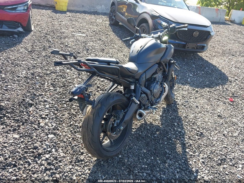 2025 Yamaha VIN JYARM48E9SA002888 IAAI salvage auction — LEFT SIDE, Salvage Title, sold $25 on 2026-07-31 (photo 4)