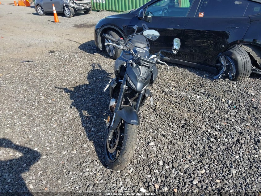2025 Yamaha VIN JYARM48E9SA002888 IAAI salvage auction — LEFT SIDE, Salvage Title, sold $25 on 2026-07-31 (photo 5)