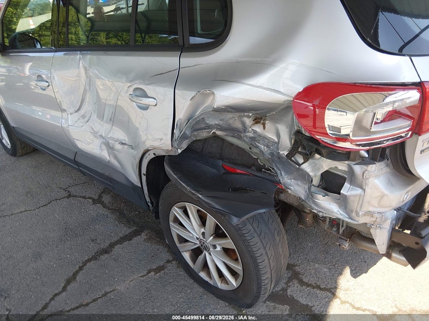 2017 Volkswagen Tiguan VIN WVGBV7AX3HK046562 IAAI salvage auction — REAR END, Salvage (Connecticut), sold $875 on 2026-07-30 (photo 6)