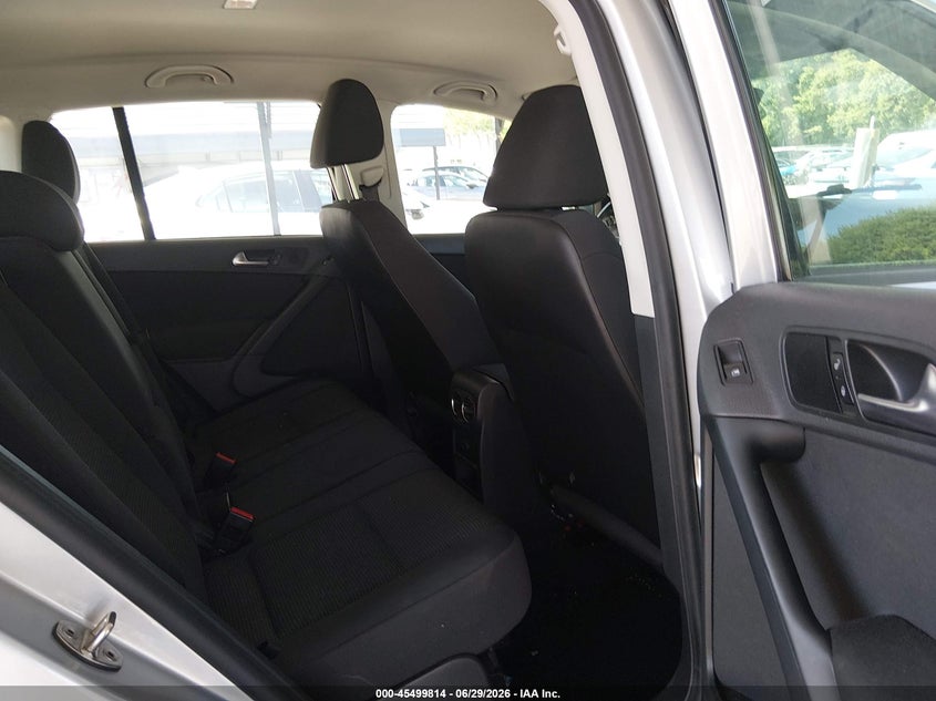 2017 Volkswagen Tiguan VIN WVGBV7AX3HK046562 IAAI salvage auction — REAR END, Salvage (Connecticut), sold $875 on 2026-07-30 (photo 8)