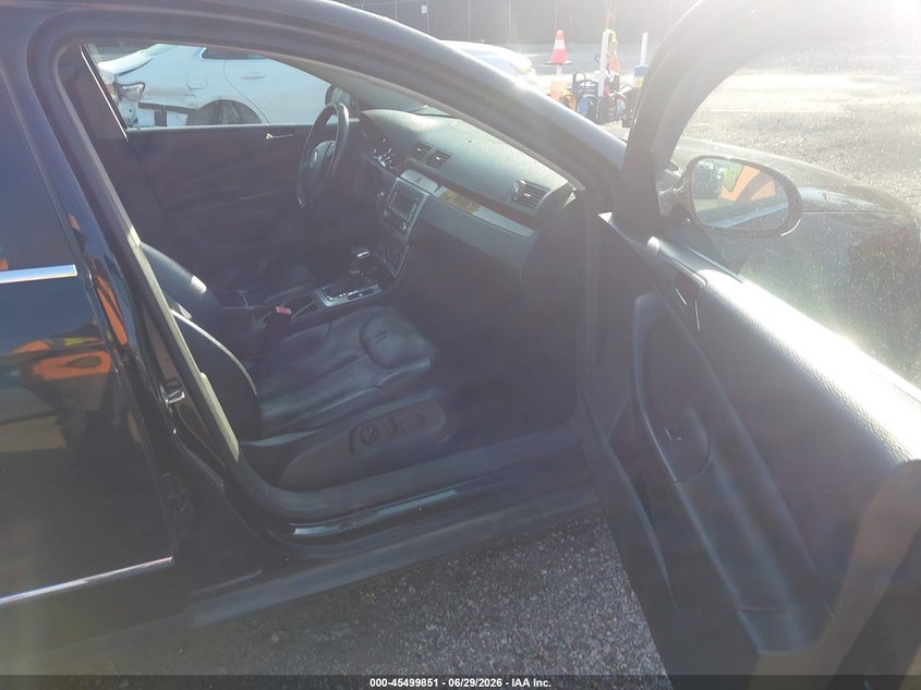 2008 Volkswagen Passat VIN WVWEK73C38P059545 IAAI salvage auction — RIGHT SIDE, Salvage (South Carolina), sold $175 on 2026-08-05 (photo 5)