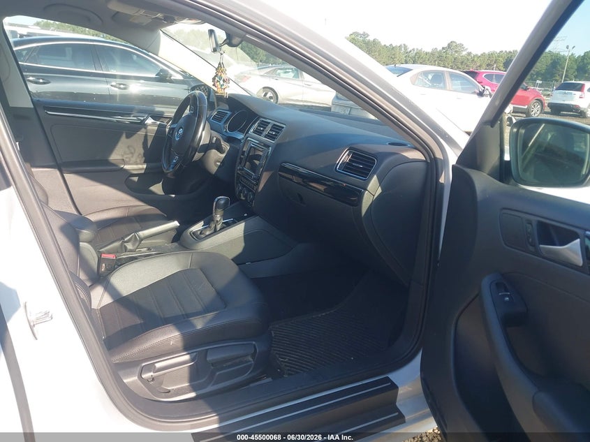 2017 Volkswagen Jetta VIN 3VWL17AJ0HM292345 IAAI salvage auction — REAR END, Salvage Title, sold $3,150 on 2026-08-12 (photo 5)