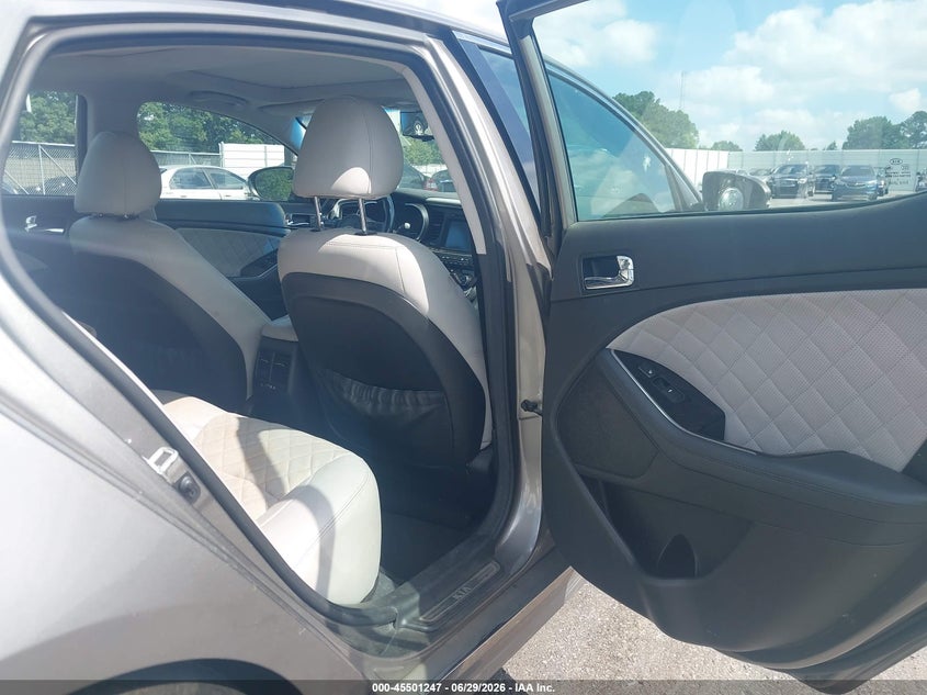 2015 Kia Optima VIN 5XXGR4A67FG376183 IAAI salvage auction — NORMAL WEAR, Clear (Georgia), sold $450 on 2026-07-29 (photo 8)