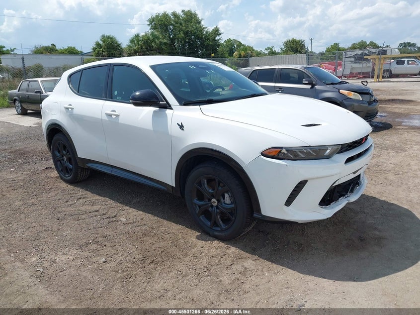2024 Dodge Hornet VIN ZACPDFCW8R3A28973 IAAI salvage auction — ENGINE DAMAGE, Salvage Title, sold $4,300 on 2026-08-05 (photo 1)