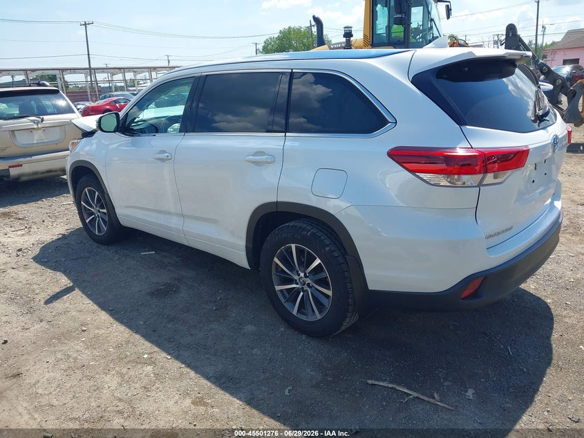 2017 Toyota Highlander VIN 5TDJZRFH0HS368800 IAAI salvage auction — FRONT END, Salvage Title, sold $5,175 on 2026-07-15 (photo 3)