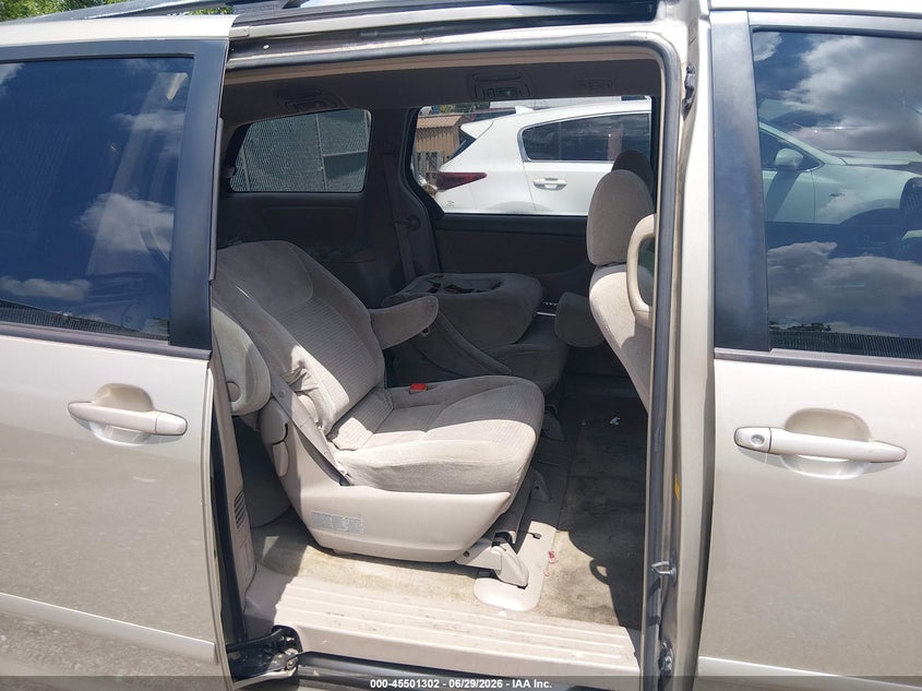 2008 Toyota Sienna VIN 5TDZK23C28S110432 IAAI salvage auction — FRONT END, Salvage (Kentucky), sold $775 on 2026-08-01 (photo 8)