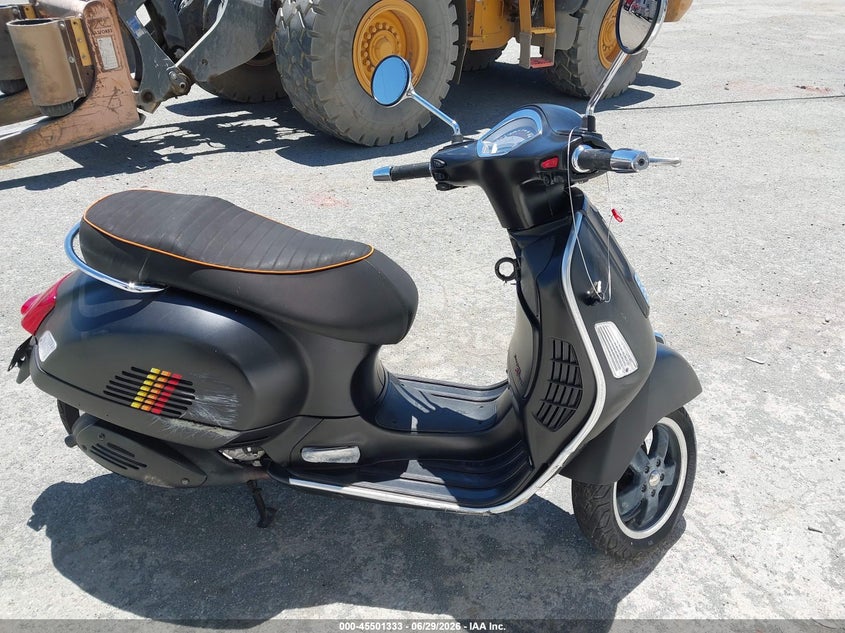 2015 Vespa Gts VIN ZAPM459L0F5100349 IAAI salvage auction — LEFT & RIGHT, Salvage Title, sold $725 on 2026-07-22 (photo 1)