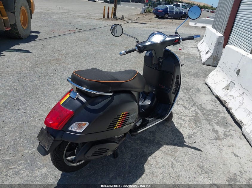 2015 Vespa Gts VIN ZAPM459L0F5100349 IAAI salvage auction — LEFT & RIGHT, Salvage Title, sold $725 on 2026-07-22 (photo 4)
