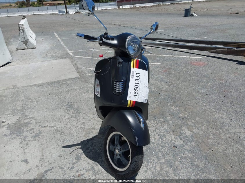 2015 Vespa Gts VIN ZAPM459L0F5100349 IAAI salvage auction — LEFT & RIGHT, Salvage Title, sold $725 on 2026-07-22 (photo 5)
