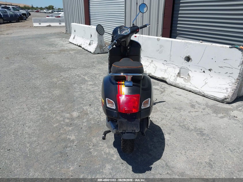 2015 Vespa Gts VIN ZAPM459L0F5100349 IAAI salvage auction — LEFT & RIGHT, Salvage Title, sold $725 on 2026-07-22 (photo 6)