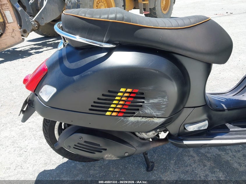 2015 Vespa Gts VIN ZAPM459L0F5100349 IAAI salvage auction — LEFT & RIGHT, Salvage Title, sold $725 on 2026-07-22 (photo 8)