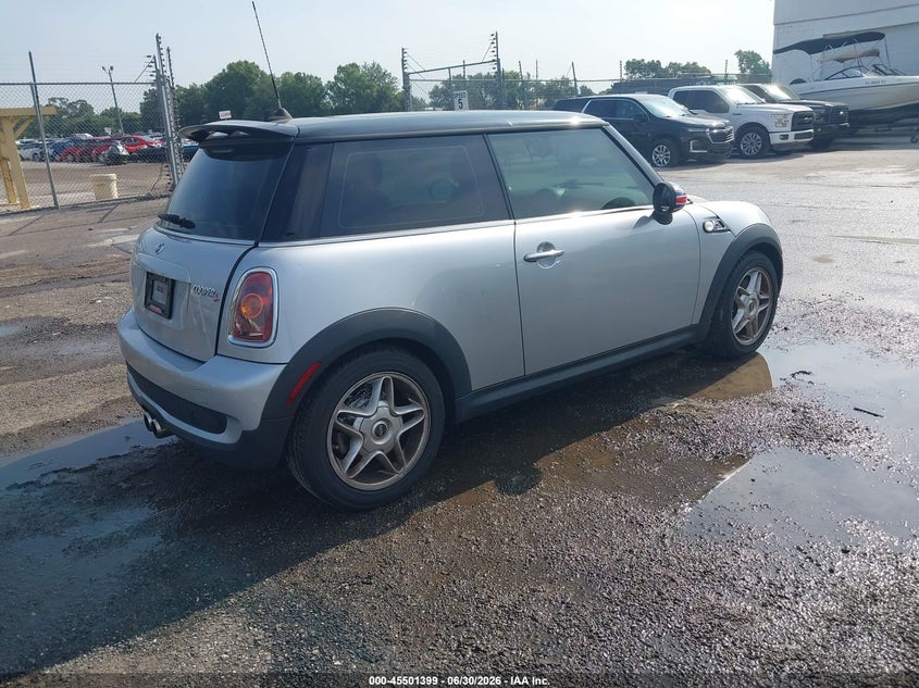 2008 Mini Cooper VIN WMWMF73598TV37621 IAAI salvage auction — ENGINE DAMAGE, Clear (Florida), sold $300 on 2026-07-11 (photo 4)