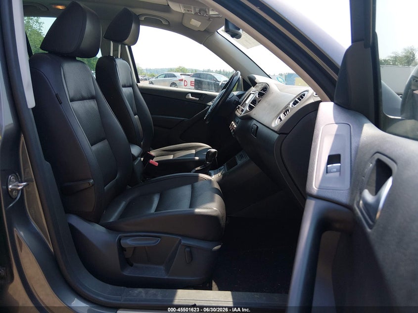 2017 Volkswagen Tiguan VIN WVGSV7AX1HK030585 IAAI salvage auction — FRONT END, Salvage (Massachusetts), sold $1,800 on 2026-07-18 (photo 5)