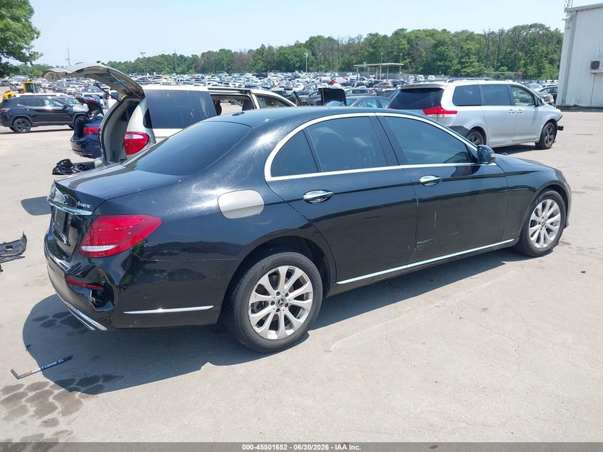 2018 Mercedes-benz E-klasse VIN WDDZF4KB3JA470780 IAAI salvage auction — WATER/FLOOD, Salvage Title, sold $6,550 on 2026-07-28 (photo 4)