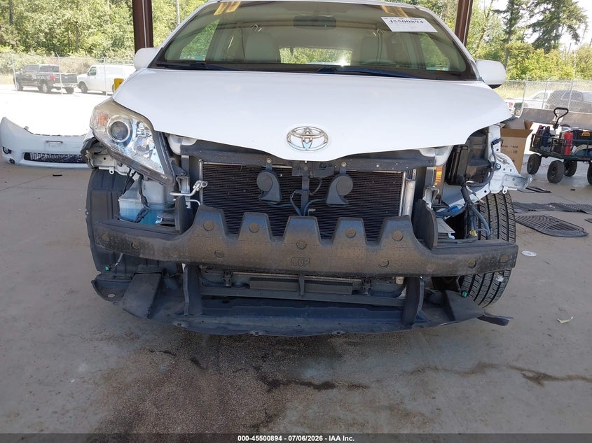 2011 Toyota Sienna VIN 5TDYK3DC8BS082983 IAAI salvage auction — LEFT FRONT, Bill Of Sale (Washington), sold $3,950 on 2026-07-15 (photo 6)