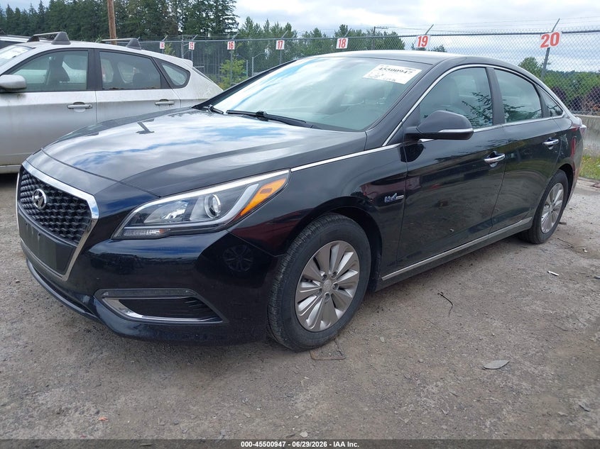 2017 Hyundai Sonata VIN KMHE24L38HA063118 IAAI salvage auction — NORMAL WEAR, Clear (Washington), sold $2,250 on 2026-07-08 (photo 2)