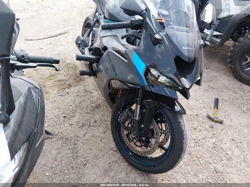 2025 Kawasaki Zx VIN JKBZXJK18SA010180 IAAI salvage auction — SIDE, Salvage (Wisconsin), sold $1,800 on 2026-07-28 (photo 1)