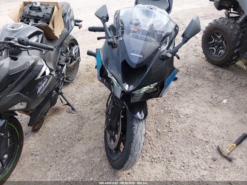 2025 Kawasaki Zx VIN JKBZXJK18SA010180 IAAI salvage auction — SIDE, Salvage (Wisconsin), sold $1,800 on 2026-07-28 (photo 5)