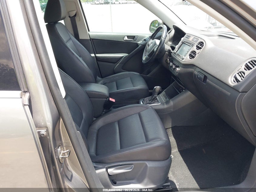 2011 Volkswagen Tiguan VIN WVGAV7AX2BW505463 IAAI salvage auction — FRONT END, Rebuildable (Florida), sold $375 on 2026-07-29 (photo 5)