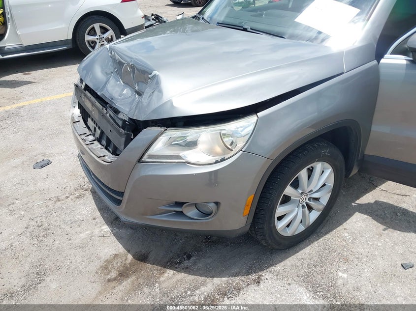 2011 Volkswagen Tiguan VIN WVGAV7AX2BW505463 IAAI salvage auction — FRONT END, Rebuildable (Florida), sold $375 on 2026-07-29 (photo 6)