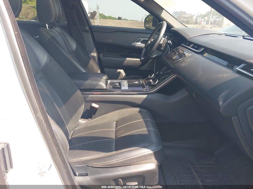 2018 Land rover Range rover velar VIN SALYL2RN8JA725788 IAAI salvage auction — NORMAL WEAR, Clear (Massachusetts), sold $6,875 on 2026-07-28 (photo 5)