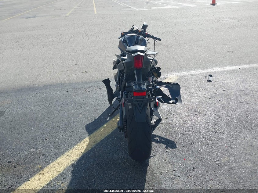 2025 Yamaha Yzf VIN JYARM38E0SA016589 IAAI salvage auction — ALL OVER, Salvage Title, sold $500 on 2026-07-22 (photo 6)