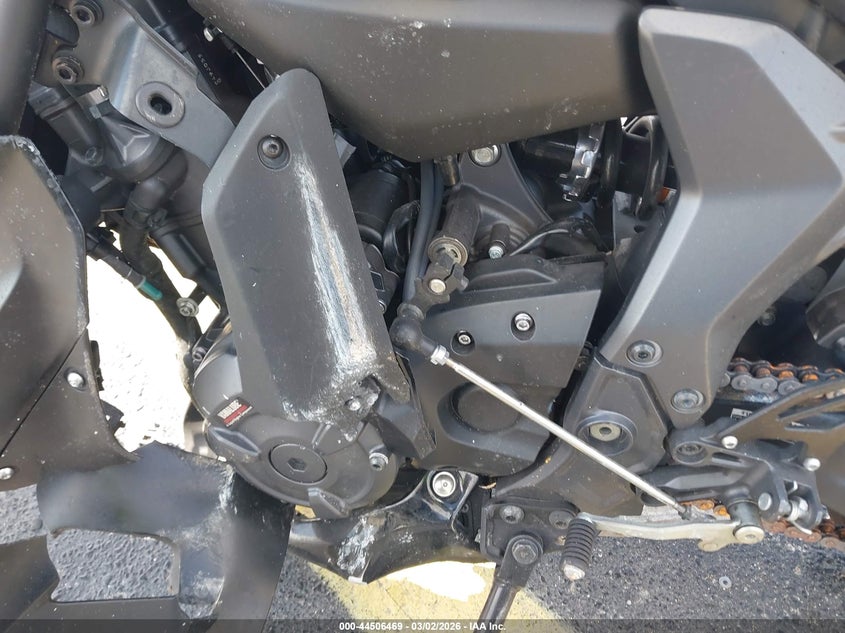 2025 Yamaha Yzf VIN JYARM38E0SA016589 IAAI salvage auction — ALL OVER, Salvage Title, sold $500 on 2026-07-22 (photo 9)