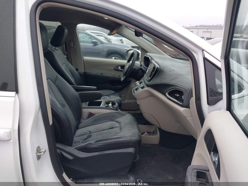 2023 Chrysler Pacifica VIN 2C4RC1BG0PR628977 IAAI salvage auction — REAR END, Salvage Title, sold $8,100 on 2026-07-09 (photo 5)