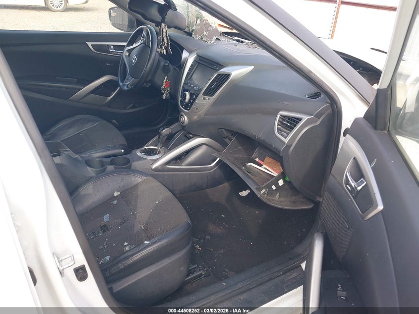 2015 Hyundai Veloster VIN KMHTC6AD8FU244713 IAAI salvage auction — ENGINE BURN, Salvage Title, sold $250 on 2026-07-13 (photo 5)