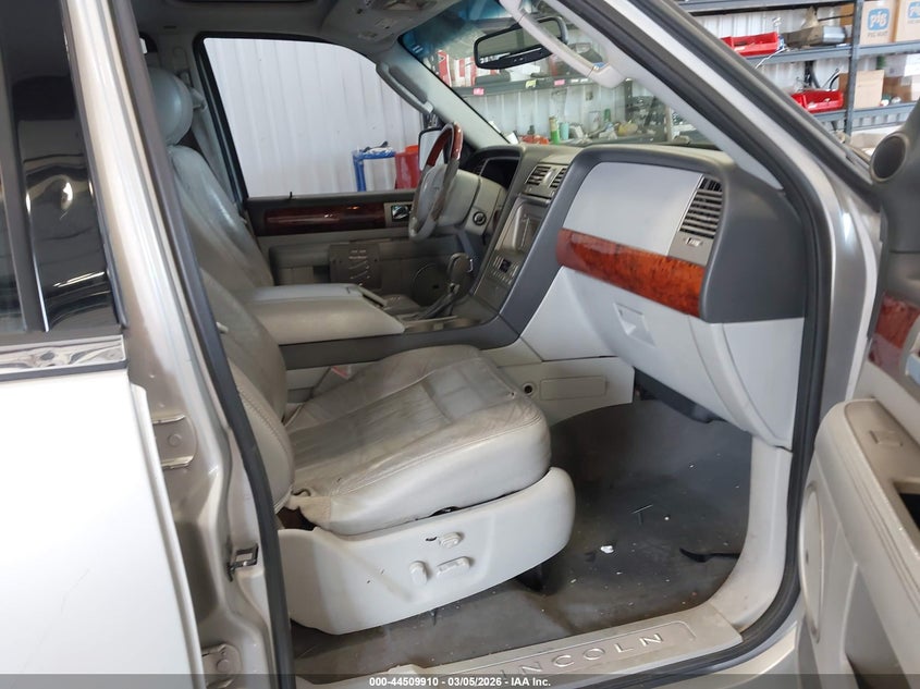 2004 Lincoln Navigator VIN 5LMFU28RX4LJ41670 IAAI salvage auction — LEFT FRONT, Salvage (Colorado), sold $200 on 2026-07-22 (photo 5)