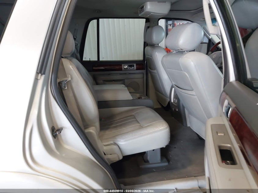 2004 Lincoln Navigator VIN 5LMFU28RX4LJ41670 IAAI salvage auction — LEFT FRONT, Salvage (Colorado), sold $200 on 2026-07-22 (photo 8)