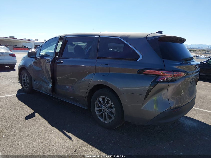 2021 Toyota Sienna VIN 5TDKRKEC1MS042709 IAAI salvage auction — LEFT SIDE, Salvage Title, sold $12,000 on 2026-07-24 (photo 3)