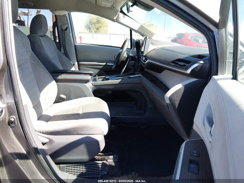 2021 Toyota Sienna VIN 5TDKRKEC1MS042709 IAAI salvage auction — LEFT SIDE, Salvage Title, sold $12,000 on 2026-07-24 (photo 5)
