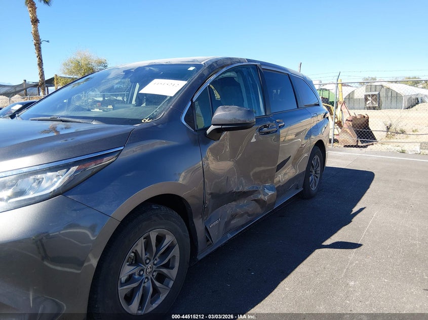 2021 Toyota Sienna VIN 5TDKRKEC1MS042709 IAAI salvage auction — LEFT SIDE, Salvage Title, sold $12,000 on 2026-07-24 (photo 6)