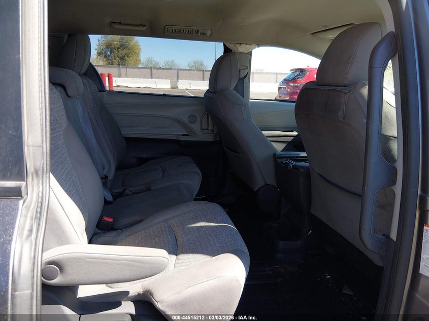2021 Toyota Sienna VIN 5TDKRKEC1MS042709 IAAI salvage auction — LEFT SIDE, Salvage Title, sold $12,000 on 2026-07-24 (photo 8)
