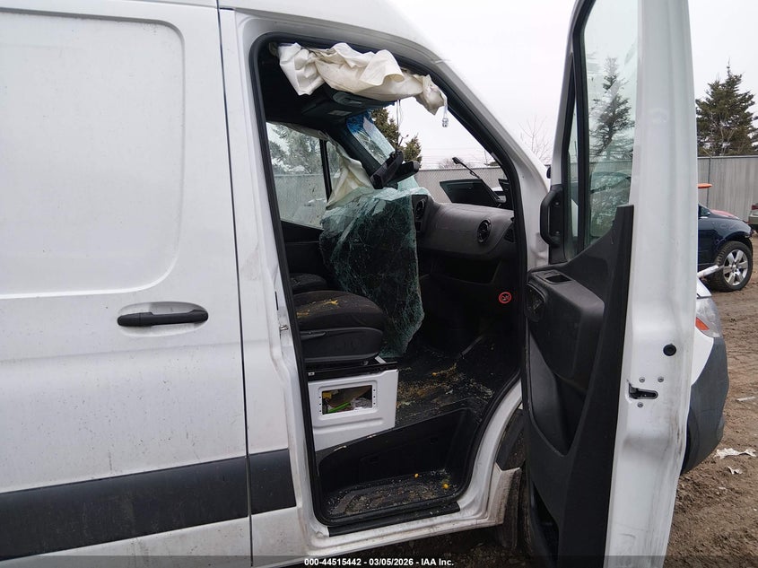 2022 Mercedes-benz Sprinter VIN W1Y40CHY2NT112300 IAAI salvage auction — ALL OVER, Salvage Title, sold $4,650 on 2026-07-22 (photo 5)