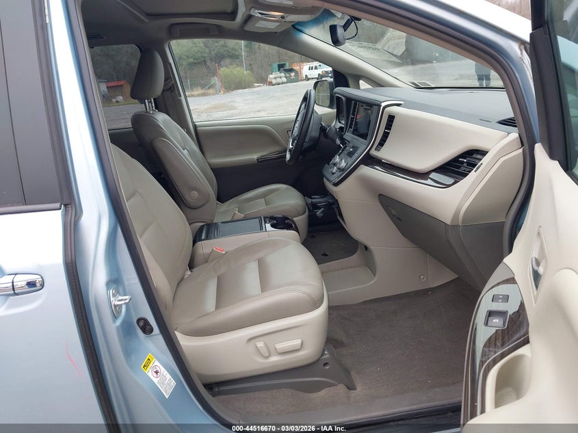 2017 Toyota Sienna VIN 5TDYZ3DC7HS874756 IAAI salvage auction — FRONT END, Salvage (South Carolina), sold $9,700 on 2026-07-31 (photo 5)