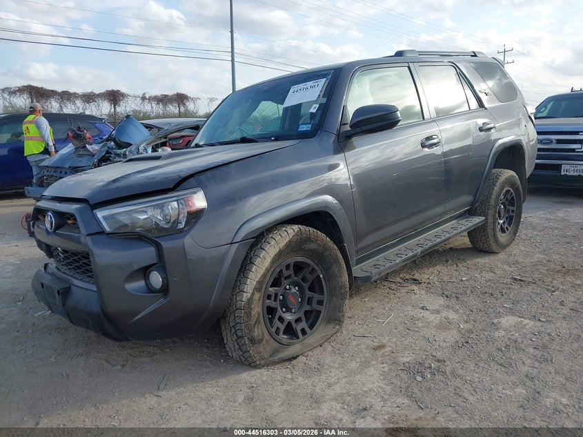 2019 Toyota 4runner VIN JTEBU5JR8K5687060 IAAI salvage auction — RIGHT FRONT, Original (Texas), sold $8,650 on 2026-07-20 (photo 2)