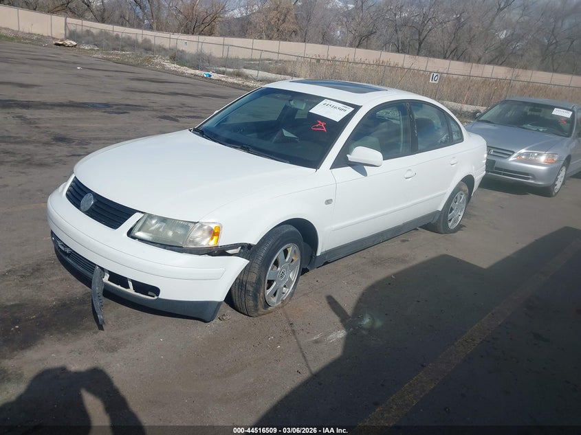 2000 Volkswagen Passat VIN WVWMA23B1YP305744 IAAI salvage auction — FRONT & REAR, Clear (Utah), sold $275 on 2026-07-16 (photo 2)