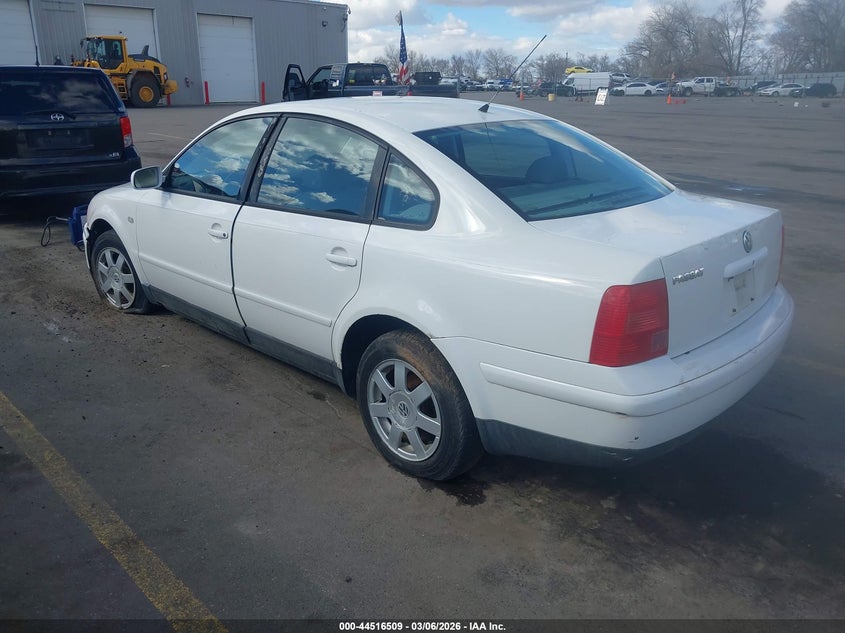 2000 Volkswagen Passat VIN WVWMA23B1YP305744 IAAI salvage auction — FRONT & REAR, Clear (Utah), sold $275 on 2026-07-16 (photo 3)