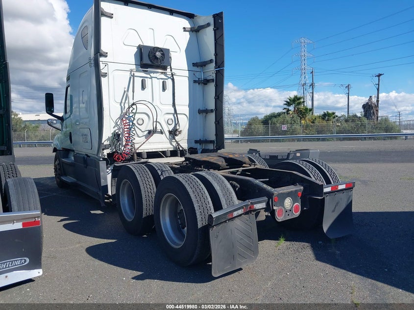 2020 Freightliner New cascadia 126 VIN 3AKJHHDR1LSKC0540 IAAI salvage auction — UNKNOWN, Clear-Dealer Only (Indiana), sold $2,575 on 2026-07-29 (photo 3)