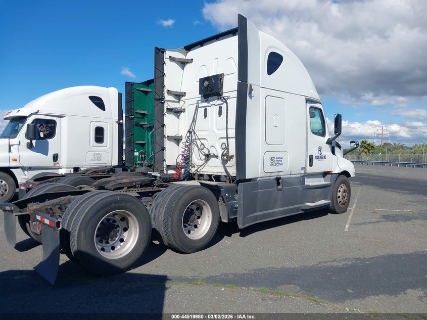 2020 Freightliner New cascadia 126 VIN 3AKJHHDR1LSKC0540 IAAI salvage auction — UNKNOWN, Clear-Dealer Only (Indiana), sold $9,900 on 2026-07-22 (photo 4)