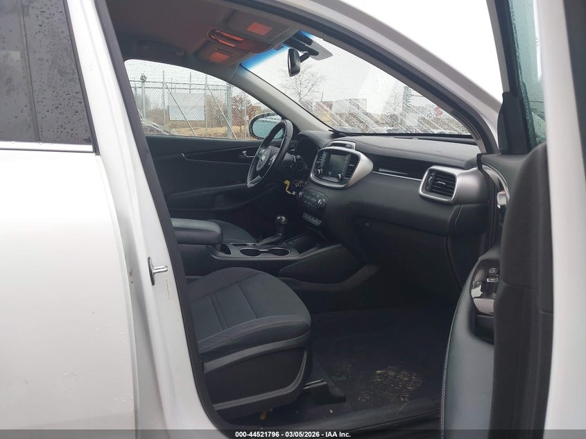 2017 Kia Sorento VIN 5XYPGDA56HG203766 IAAI salvage auction — THEFT, Salvage Title, sold $2,000 on 2026-07-15 (photo 5)