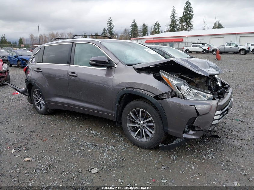 2018 Toyota Highlander VIN 5TDJZRFH1JS534568 IAAI salvage auction — FRONT & REAR, Salvage Title, sold $2,700 on 2026-07-08 (photo 1)