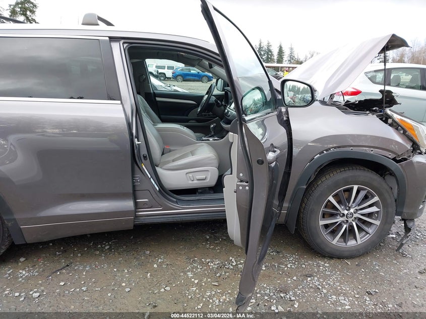 2018 Toyota Highlander VIN 5TDJZRFH1JS534568 IAAI salvage auction — FRONT & REAR, Salvage Title, sold $2,700 on 2026-07-08 (photo 5)