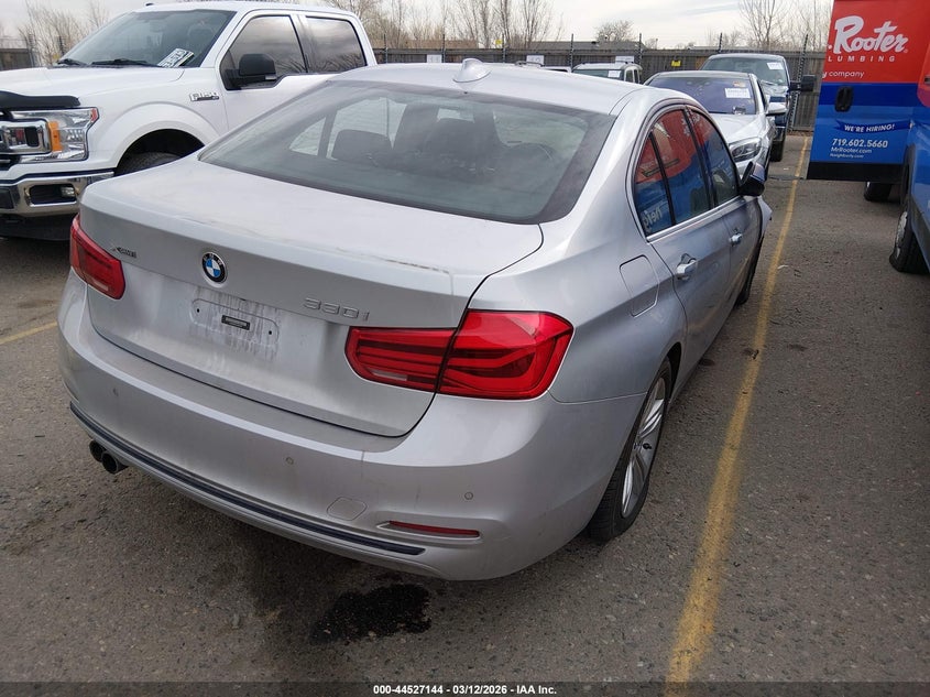 2017 BMW 3er VIN WBA8D9C31HA005745 IAAI salvage auction — ENGINE BURN, Salvage Title, sold $300 on 2026-08-04 (photo 4)