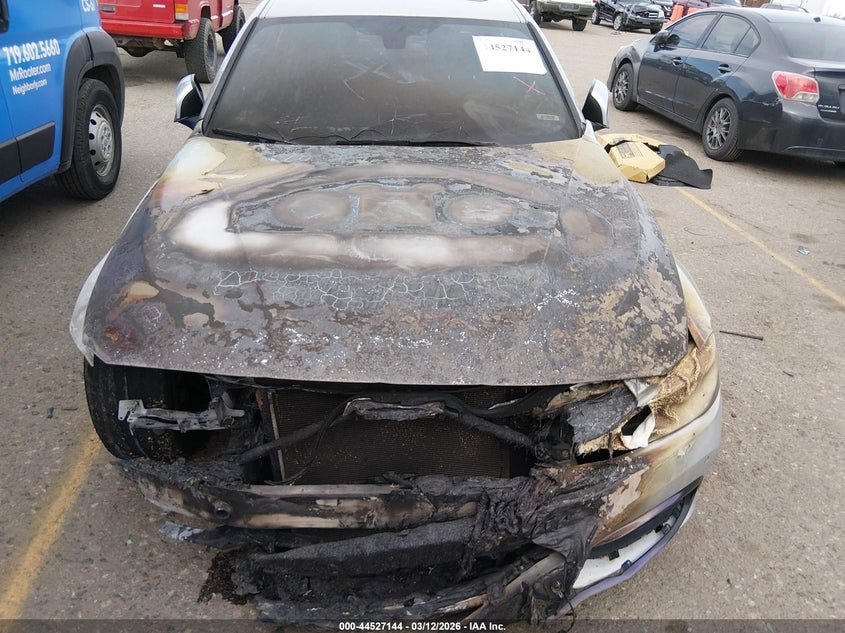 2017 BMW 3er VIN WBA8D9C31HA005745 IAAI salvage auction — ENGINE BURN, Salvage Title, sold $300 on 2026-08-04 (photo 6)