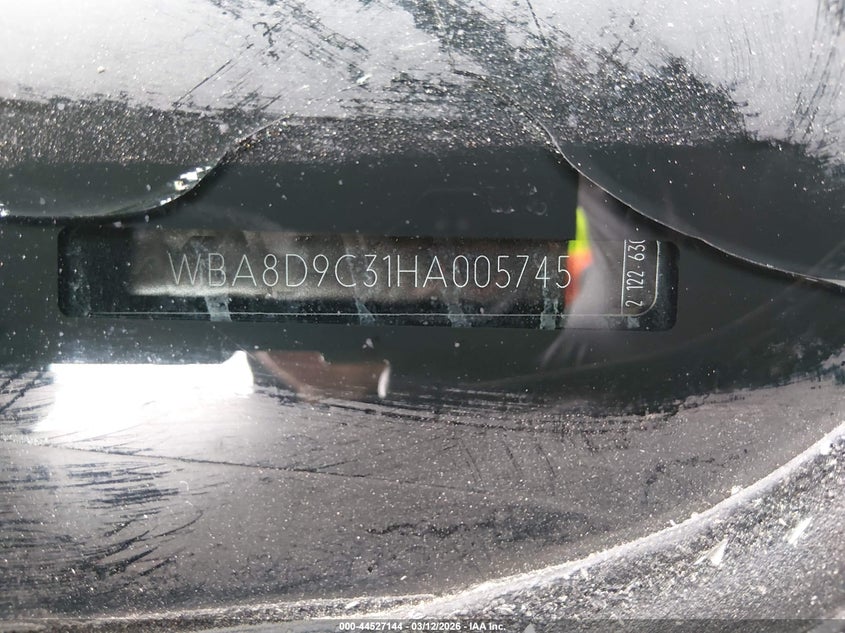 2017 BMW 3er VIN WBA8D9C31HA005745 IAAI salvage auction — ENGINE BURN, Salvage Title, sold $300 on 2026-08-04 (photo 9)