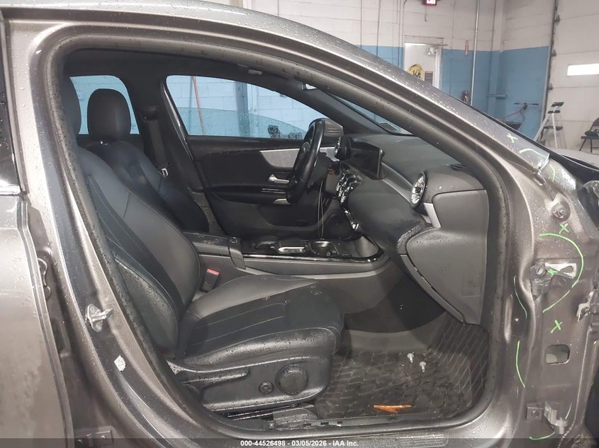 2022 Mercedes-benz A-klasse VIN W1K3G4FBXNJ367729 IAAI salvage auction — FRONT END, Salvage Title, sold $7,950 on 2026-08-17 (photo 5)