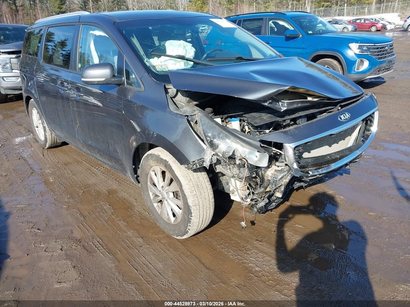 2016 Kia SEDONA VIN KNDMB5C18G6085089 IAAI salvage auction — RIGHT FRONT, Salvage Title, sold $875 on 2026-07-17 (photo 1)